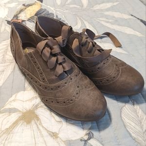 NWOT Vintage Style Brown Leather Shoes
